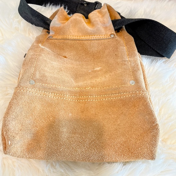 Bench Top Leather Tool Pouch with 6 pockets and Two Loops - Picture 7 of 12